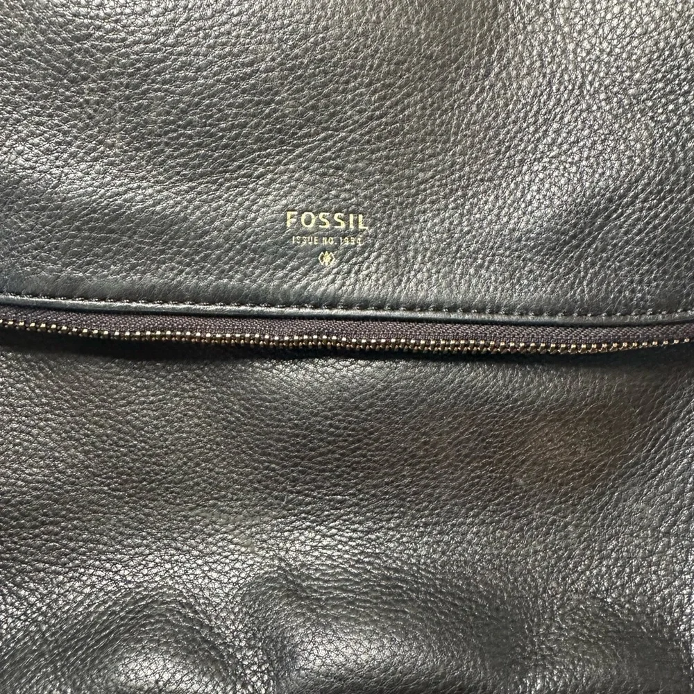 Fossil Vintage Shoulder Bag Black Leather Long Shoulder Strap Pockets Expandable